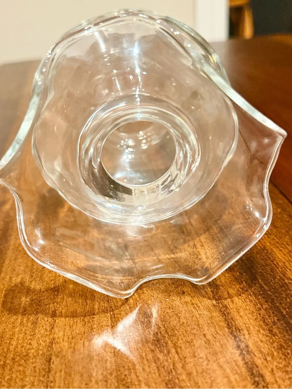 Gorgeous mouthblown Italian VIETRI Hibiscus Glass Clear Bud Vase 5.5”